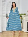 Elegante blauwe lange jurk met gouden zigzagprints en prachtige geborduurde hals - S / Dresses / Blauw en Goud Print
