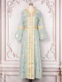Elegante lichtblauwe lange jurk met gouden bloemenprint en geborduurde kant trim - S / Dresses / Lichtgroen (197)