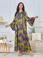 Elegante groene lange jurk met paarse bloemenprint en luxe strass-borduurwerk - S / Dresses / Groen (178)