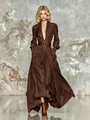 Elegantes schokoladenbraunes Maxikleid mit langen Ärmeln, V-Ausschnitt und Taillengürtel - Kaffeebraun