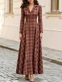 Elegante bruine geruite maxi-jurk in blazerstijl met lange mouwen en knopen voor dames - S / Dresses / Bruin