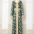 Robe Abaya à manches longues vert foncé avec motif floral doré élégant et dentelle dorée - S / Robes / Vert Foncé
