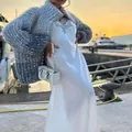 Dettaglio che mostra la trama di paillettes scintillanti di questo cardigan grigio - XS / Top / Celeste