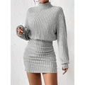Elegante vestido ajustado de punto gris con cuello alto y manga larga para invierno - S / Vestidos / Gris