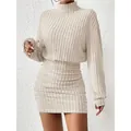 Elegante minivestido beige de punto acanalado con cuello alto, manga larga y ajustado - S / Vestidos / Albaricoque