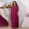 Elegantes magentafarbenes Chiffon-Maxikleid mit Paillettenbesatz und hohem Kragen - Fuchsia