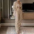 Ensemble blazer beige trois pièces avec haut au crochet et pantalon cargo - S / Haut Et Bas / Kaki