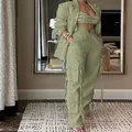 Ensemble chic 3 pièces vert sauge pour femme avec blazer, crop top et pantalon cargo. - S / Haut Et Bas / Vert clair