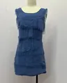 Abito a trapezio blu senza maniche con dettagli di design a frange multistrato. - XS / Vestiti / Blu scuro