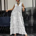 Ärmelloses hellgraues Maxikleid aus Denim mit V-Ausschnitt, Stufen und Fransenrand - XS / Kleider / Hellgrau