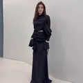 Elegante abito lungo nero con pieghe irregolari e vestibilità slim per serata elegante - XS / Vestiti / Nero