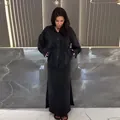 Elegantes schwarzes zweiteiliges Denim-Set mit langärmligem Gürtelhemd und Rock - XS / Oberteil Und Unterteil / Schwarz