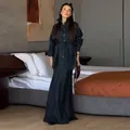 Elegantes schwarzes Zweiteiler-Set mit langärmligem Hemd, Gürtel und Maxirock - XS / Oberteil Und Unterteil / Marineblau