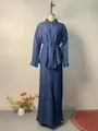 Zweiteiliges Denim-Set mit langärmligem Gürtelhemd und langem Rock in Blau - XS / Oberteil Und Unterteil / Blau