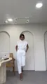Elegante completo bianco a due pezzi con top senza maniche e pantaloni coordinati - Bianco