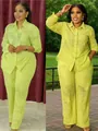 Vista detallada del conjunto de camisa y pantalón verde lima con diseño de hojas - S / Top Y Pantalón / Verde amarillento