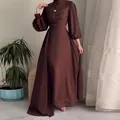 Elegantes tiefrotes Maxikleid mit langen Ärmeln, plissiertem Mieder und Puffärmeln - Dunkelbraun