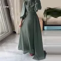 Elegantes salbeigrünes Maxikleid mit langen Ärmeln, Taillierung und bodenlangem Rock - Hellgrün