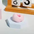 Jouet anti-stress mou rose style mochi squishy présenté sur un support blanc élégant - Mochi à la Fraise / 4cm / Rose