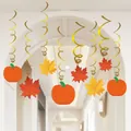 Close-up van Thanksgiving hangende slingers met pompoen en esdoornblad voor feestjes - Esdoornblad Pompoen Spiraal Hangset / 20-delige Set