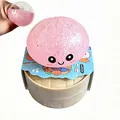 Nahaufnahme eines pinken Glitzer-Dampfbrötchen-Squishys mit Mini-Dämpfer - Glitzer Gel Ausdruck Brötchen Rosa Mit Dämpfer / 1 Stück