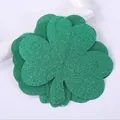 Primer plano de guirnalda de trébol verde brillante para decoración de San Patricio - Estilo Papel con Purpurina / 1 Pieza/Paquete
