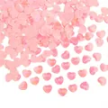 Detailansicht rosa herzförmiger Konfetti-Pailletten mit geprägtem LOVE-Schriftzug - 15g Packung / Rosa