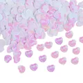 Nahaufnahme von Herz-Pailletten mit LOVE-Schriftzug für Hochzeiten in Rosa und Blau. - 15g Packung / Weiß