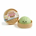 Χαριτωμένο πράσινο χαμογελαστό παιχνίδι squishy dumpling σε καφέ πλαστικό ατμομάγειρα - Πράσινο