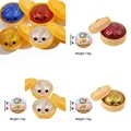 Dettaglio ravvicinato di un panino al vapore squishy colorato con paillettes e vaporiera - Scatola Cieca Glitter / Vaporiera 8.5cm / Panino Glitter Oro Lucido (Colore Casuale)