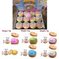 Vista dettagliata di giocattoli squishy a forma di panino con misure e scatola display. - Stile Scatola a Sorpresa / Vaporiera 8.5cm / Panino al Vapore (Colore Casuale)