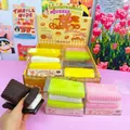 Detailopname van verschillende kleurrijke macaron sandwich biscuit squishy toys - Macaron Vierkante Sandwich Koekje / Macaron Vierkante Sandwich Koekje (Set van 8 met Displaydoos)