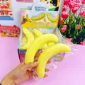 Gele realistische banaan slow rebound squeeze speeltje voor stressverlichting in verpakking - Gepelde Banaan