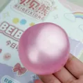 Balle anti-stress sphérique rose et souple tenue en main pour le jeu sensoriel calme - Balle Nacrée Fait à la Main / 6cm / Rose