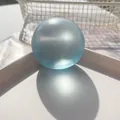 Pallina antistress sferica traslucida azzurra mostrata nella variante SKU - Palla Fatta a Mano Stile Maltosio / 5cm / Blu