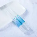 Set de dos plumas profesionales de blanqueamiento dental sobre un fondo de toalla - 4ml