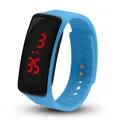 Reloj digital deportivo con correa de silicona azul y gran pantalla LED roja - Azul cielo