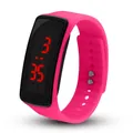 Reloj deportivo digital LED rosa vibrante con correa de silicona suave y números rojos - Rosa rojo
