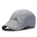 Αναπνεύσιμο γκρι καπέλο flat cap γρήγορου στεγνώματος για σπορ και προστασία από τον ήλιο - Ένα Μέγεθος Ρυθμιζόμενο / Παιδικά / Ανοιχτό γκρι
