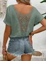 Vue détaillée du dos d'un haut en tricot vert avec un motif floral au crochet ajouré - S / Hauts / Vert Haricot