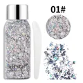 Détail macro des paillettes corporelles argentées Julystar 01# avec applicateur - N°01 / Spécification Normale