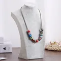 Grijze fluwelen display buste voor halskettingen voor sieradenpresentatie in een sfeerbeeld - H-Type Hoogte 24 / Ijsfluweel