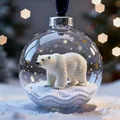 Boule de Noël en verre avec miniature d'ours polaire sur de la neige artificielle - Ours Polaire