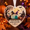 Dettaglio dell'ornamento di Halloween in vetro marino a cuore con scritta amicizia - Stile Amicizia Halloween