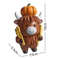 Guida alle dimensioni della statuetta di mucca highland con zucca: 10x7.5x5.5 cm - Mucca del Ringraziamento A