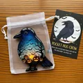 Set regalo corvo Pocket Hug di Halloween con custodia in organza e biglietto - Corvo
