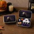 Schattige Halloween spook knuffel set in een gedecoreerd metalen blikje - Dode Boom en Volle Maan (Stijl D)
