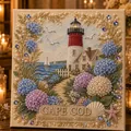 Gedetailleerde textuur van Cape Cod parelkunstset met 3D hortensia's en vuurtorenparels - Cape Cod Vuurtoren (D)