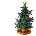 Vista detallada de la figura de resina del árbol de Navidad con colibríes coloridos - Estilo Colibrí