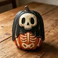 Detalle de un adorno de calabaza de Halloween de madera con diseño de esqueleto. - Estilo Esqueleto Calabaza (F)